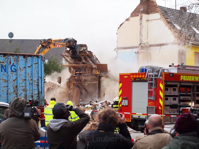 Hausexplosion Bruehl bei Koeln Pingsdorferstr P546.JPG